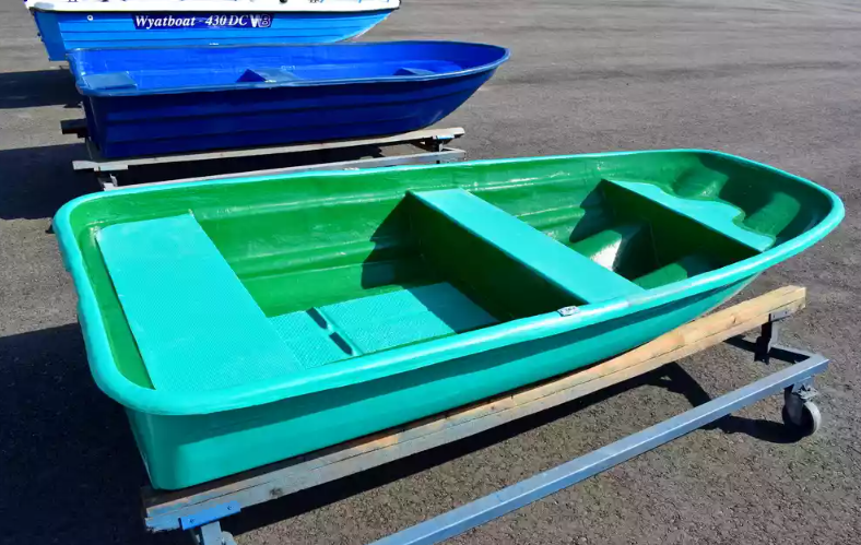 Стеклопластиковая лодка Старт (тримаран) в Махачкале