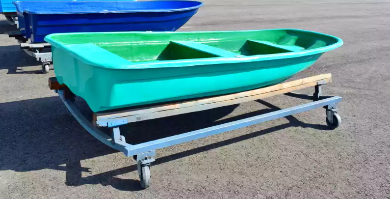 Стеклопластиковая лодка Старт (тримаран) в Махачкале