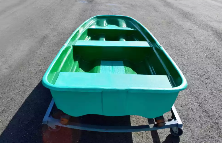 Стеклопластиковая лодка Старт (тримаран) в Махачкале