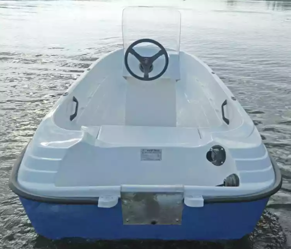 Стеклопластиковая лодка Пингвин с консолью (тримаран) в Махачкале