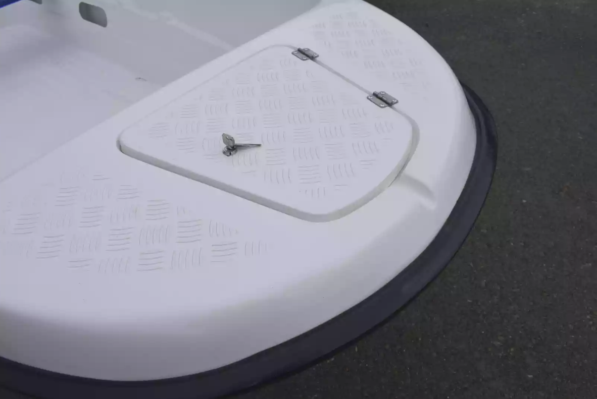 Стеклопластиковая лодка Пингвин New (тримаран) в Махачкале