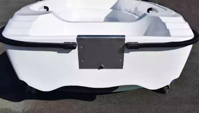 Стеклопластиковая лодка Пингвин (тримаран) в Махачкале