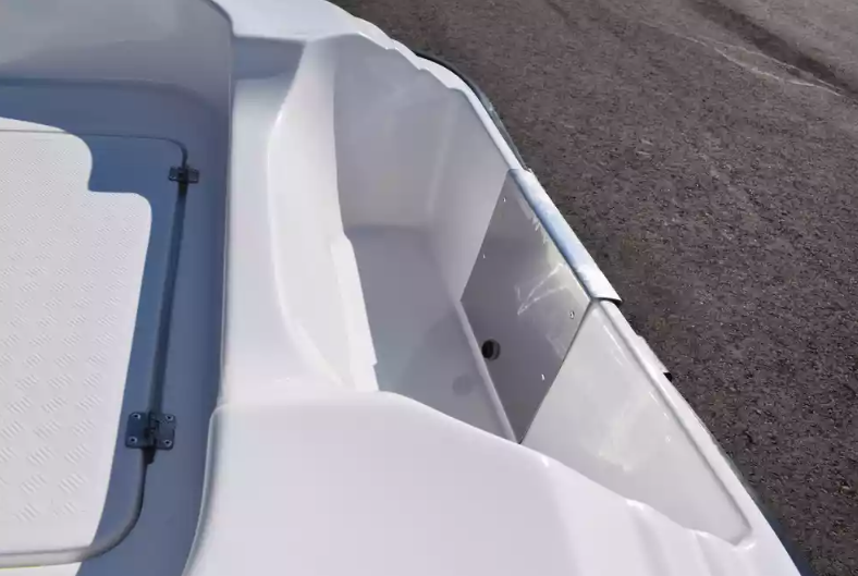 Стеклопластиковая лодка Пингвин (тримаран) в Махачкале