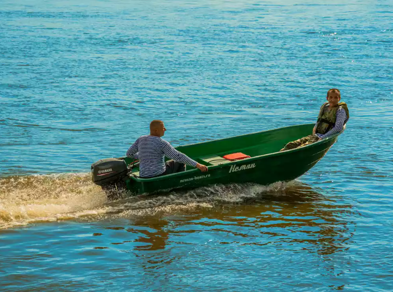 Стеклопластиковая лодка Neman-340 (тримаран) в Махачкале