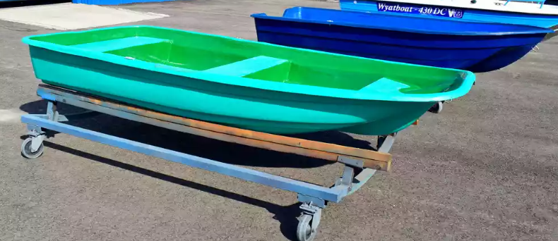 Стеклопластиковая лодка Старт (тримаран) в Махачкале