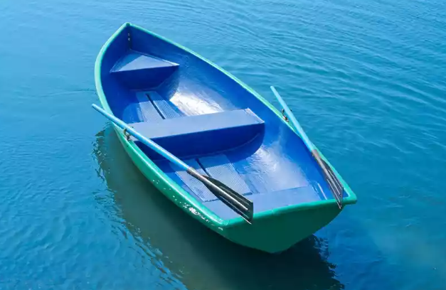 Стеклопластиковая лодка Дельфин в Махачкале