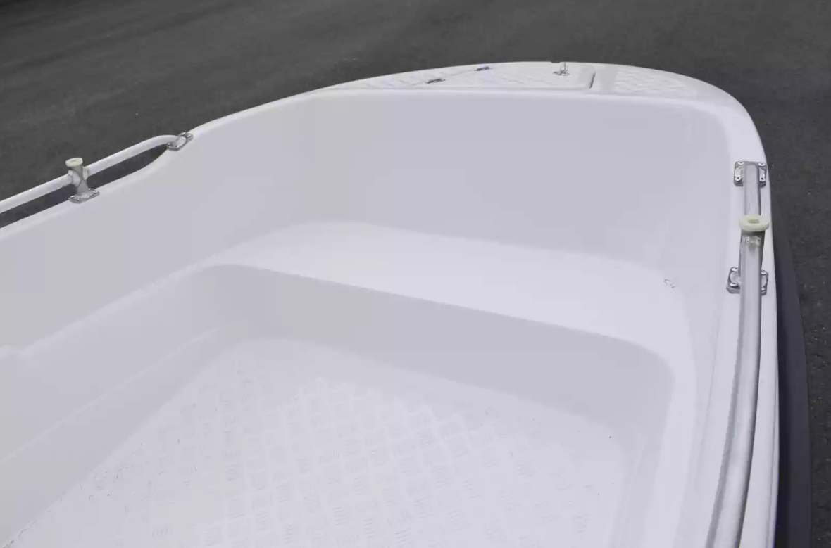 Стеклопластиковая лодка Пингвин New (тримаран) в Махачкале