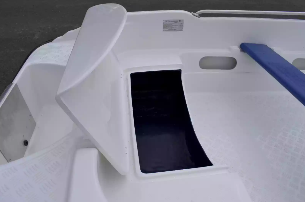 Стеклопластиковая лодка Пингвин New (тримаран) в Махачкале