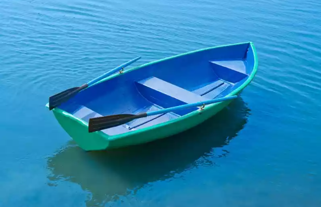 Стеклопластиковая лодка Дельфин в Махачкале