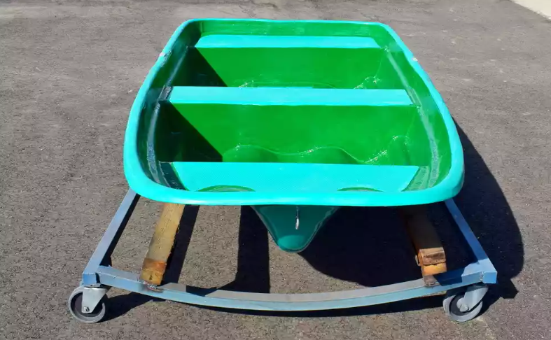 Стеклопластиковая лодка Старт (тримаран) в Махачкале