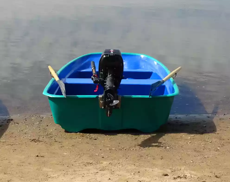 Стеклопластиковая лодка Старт (тримаран) в Махачкале