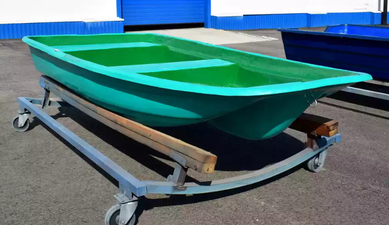 Стеклопластиковая лодка Старт (тримаран) в Махачкале
