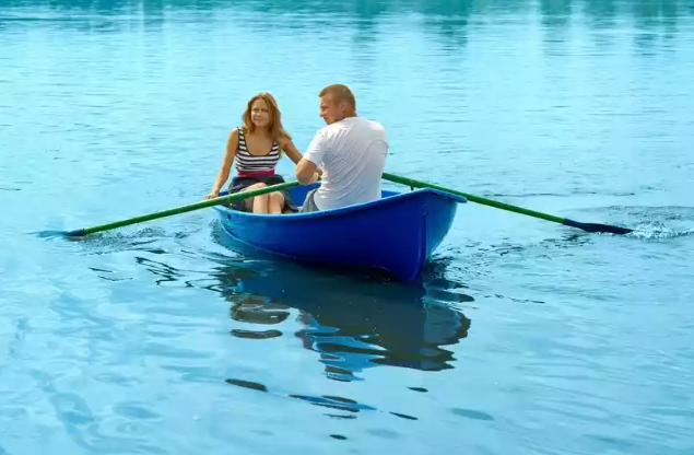 Стеклопластиковая лодка Дельфин в Махачкале