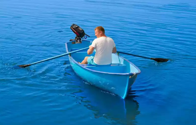 Стеклопластиковая лодка Омуль в Махачкале