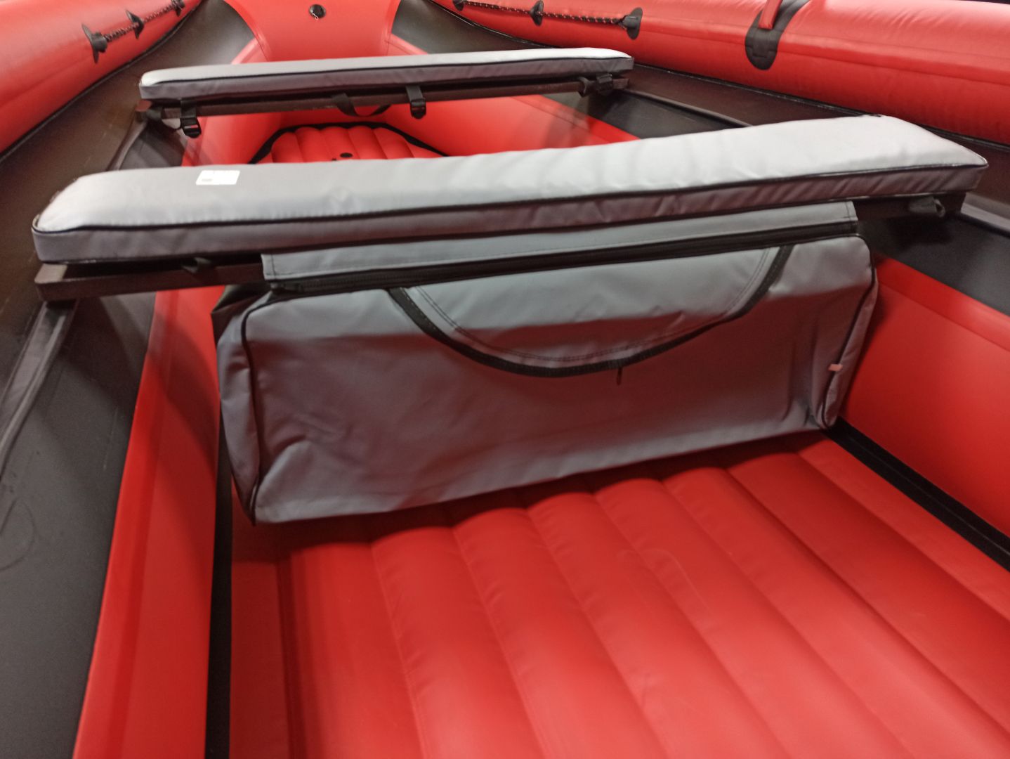 КОМПЛЕКТ МЯГКИХ НАКЛАДОК С СУМКОЙ ДЛЯ ЛОДОК 110Х20 СЕРЫЙ в Махачкале