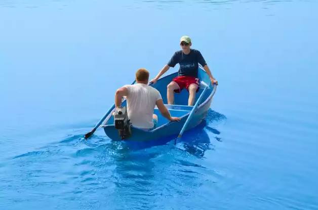 Стеклопластиковая лодка Омуль в Махачкале