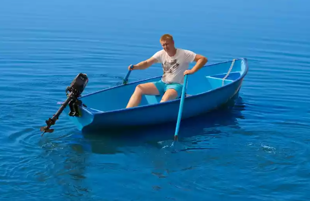 Стеклопластиковая лодка Омуль в Махачкале