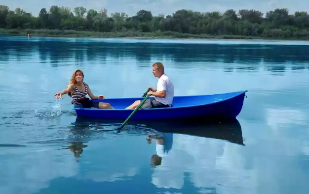 Стеклопластиковая лодка Дельфин в Махачкале