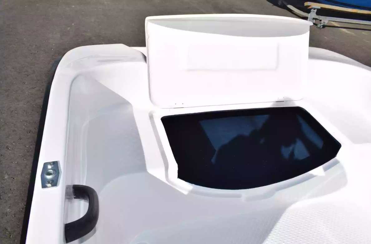 Стеклопластиковая лодка Пингвин (тримаран) в Махачкале