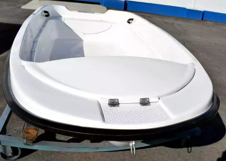 Стеклопластиковая лодка Пингвин (тримаран) в Махачкале