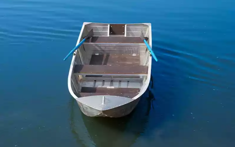 Алюминиевая лодка Вятка-Профи 37 в Махачкале