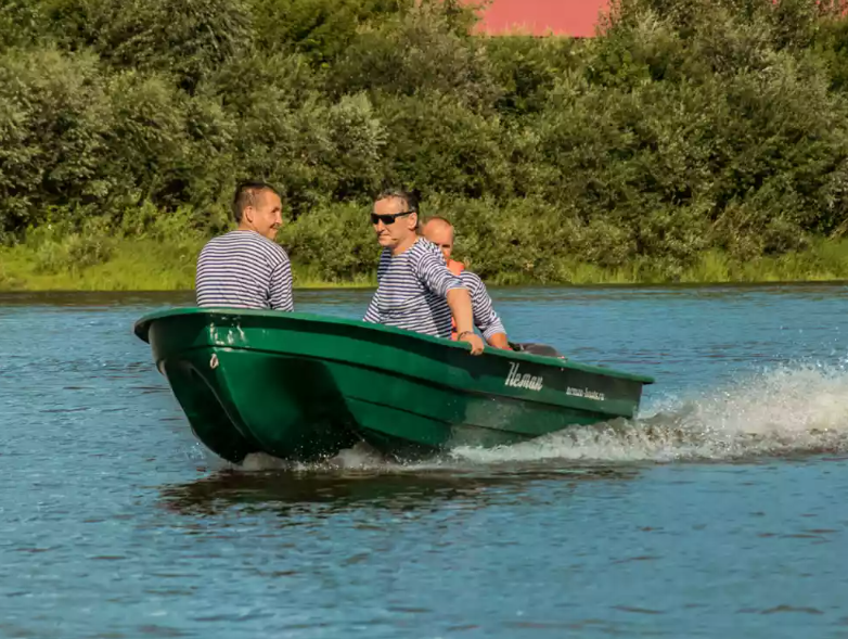 Стеклопластиковая лодка Neman-340 (тримаран) в Махачкале