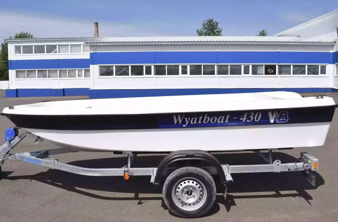 Стеклопластиковая лодка Wyatboat 430 тримаран в Махачкале