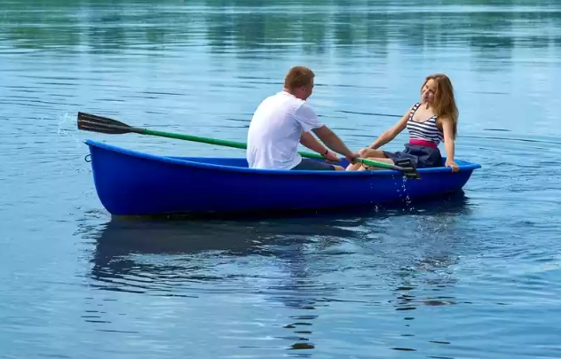 Стеклопластиковая лодка Дельфин в Махачкале