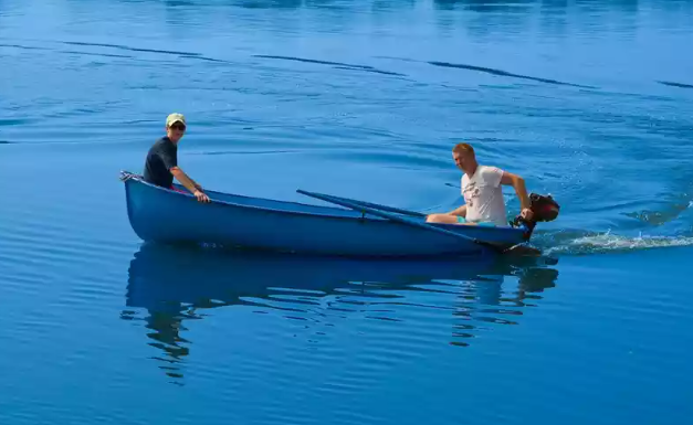 Стеклопластиковая лодка Омуль в Махачкале