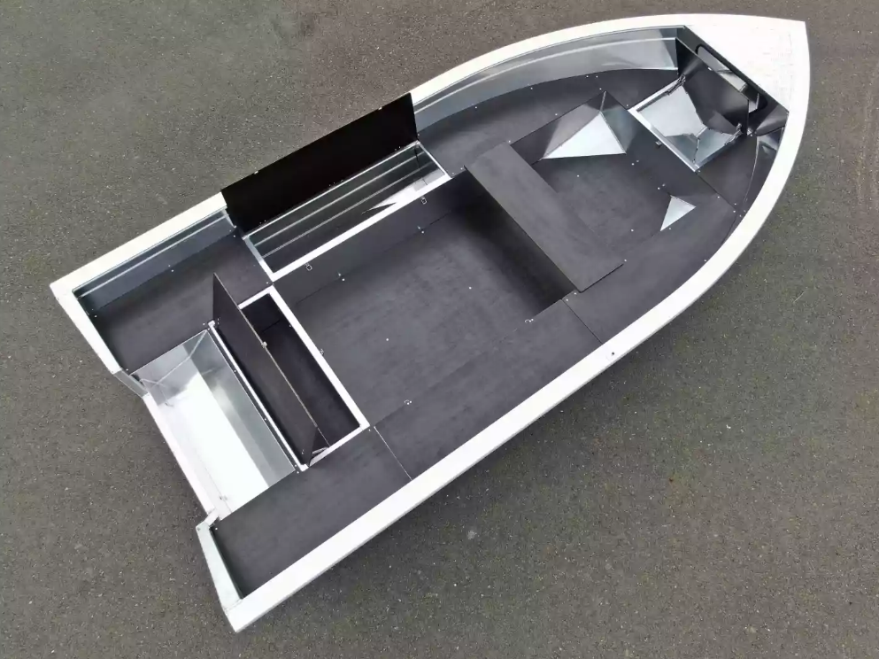 Алюминиевая лодка  Неман-420 в Махачкале