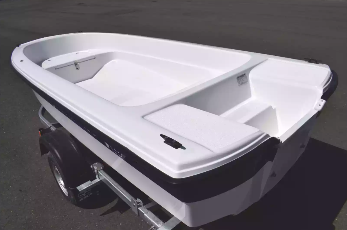 Стеклопластиковая лодка Wyatboat 430 тримаран в Махачкале