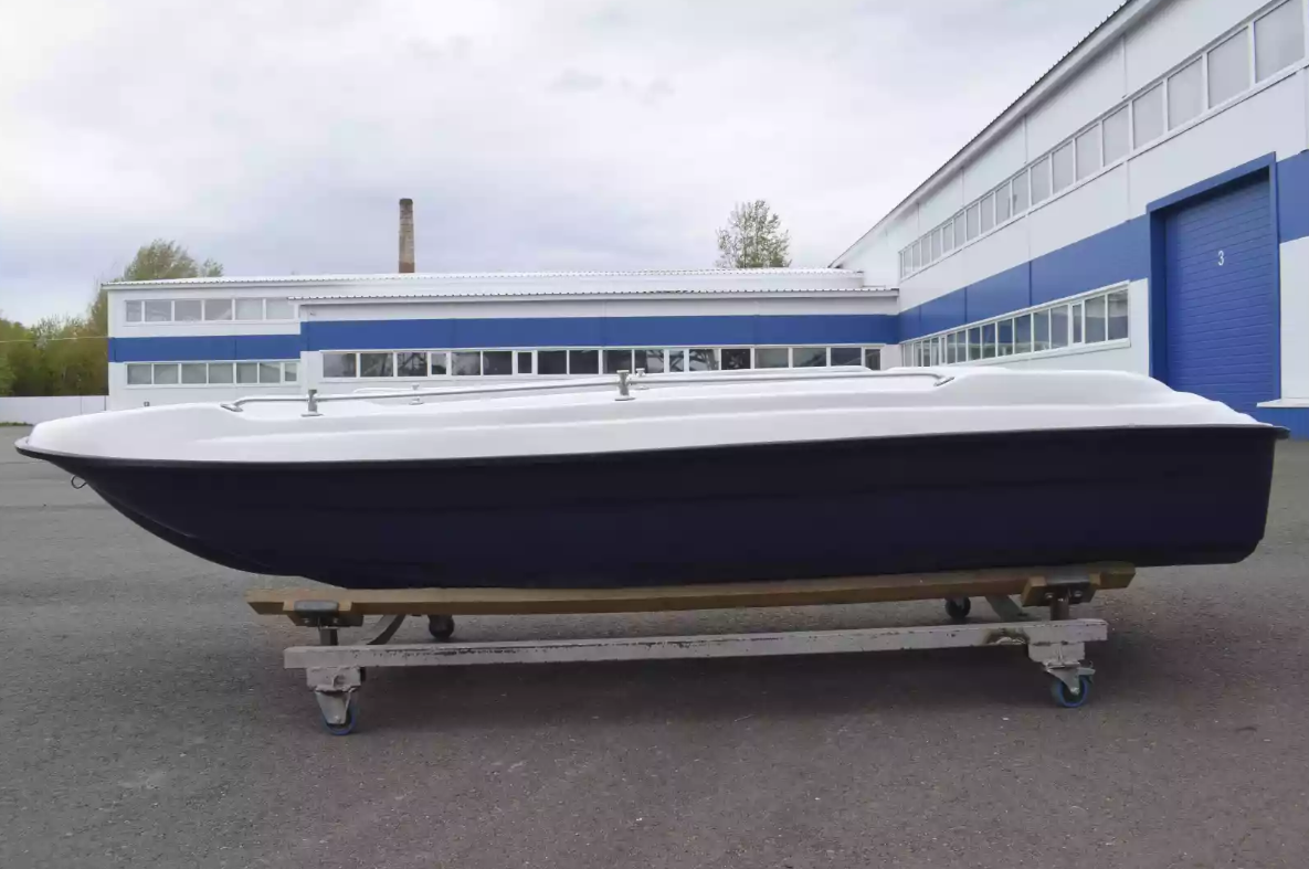 Стеклопластиковая лодка Пингвин New (тримаран) в Махачкале