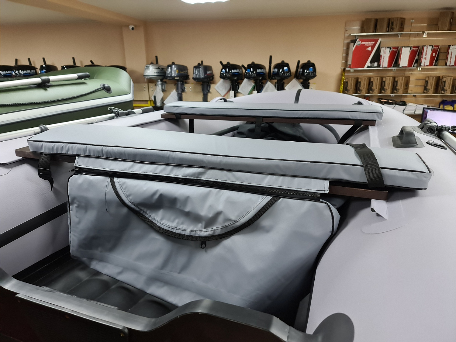 КОМПЛЕКТ МЯГКИХ НАКЛАДОК С СУМКОЙ ДЛЯ ЛОДОК 110Х20 СЕРЫЙ в Махачкале